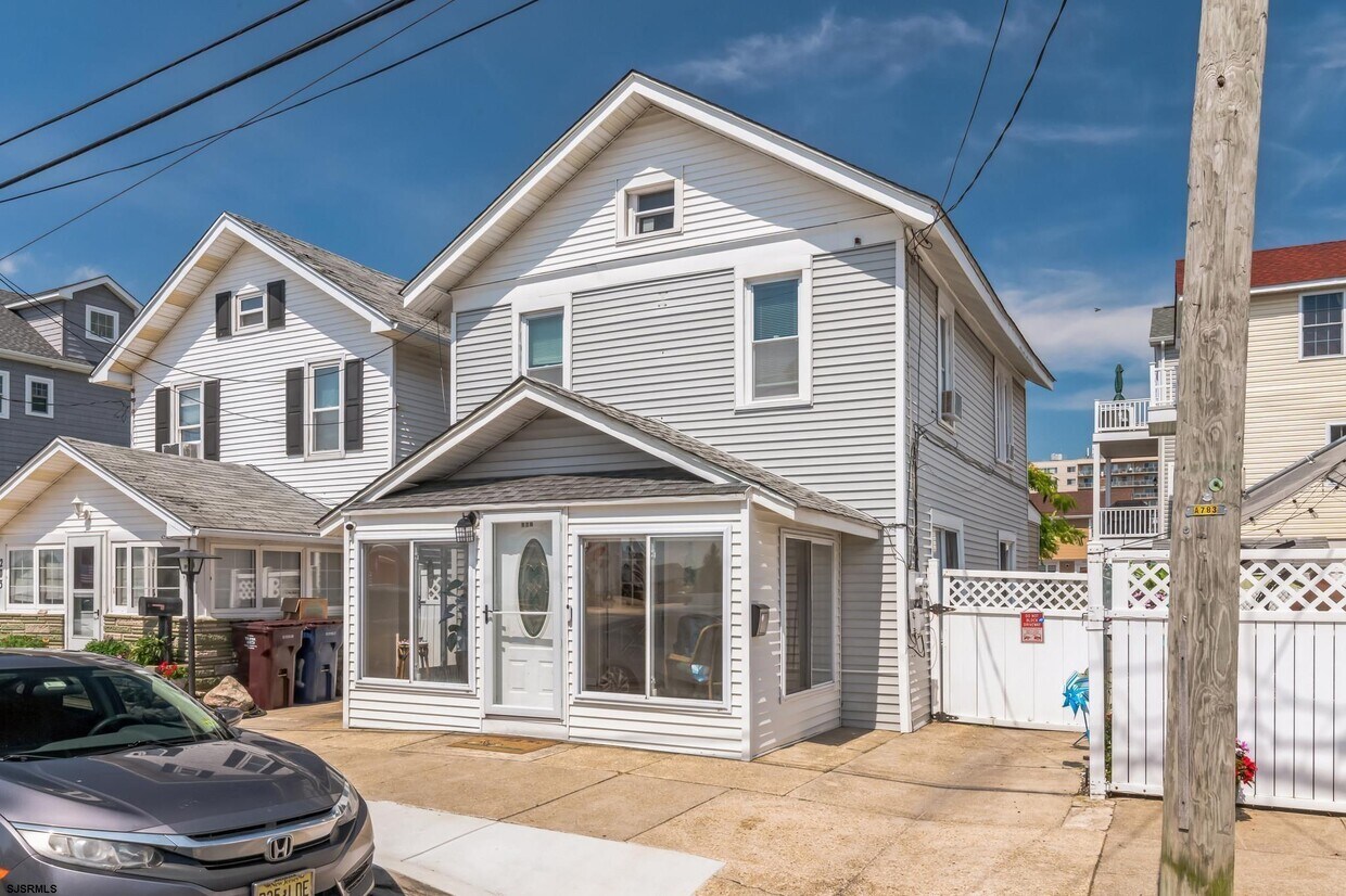 Primary Photo - 201 N Portland Ave