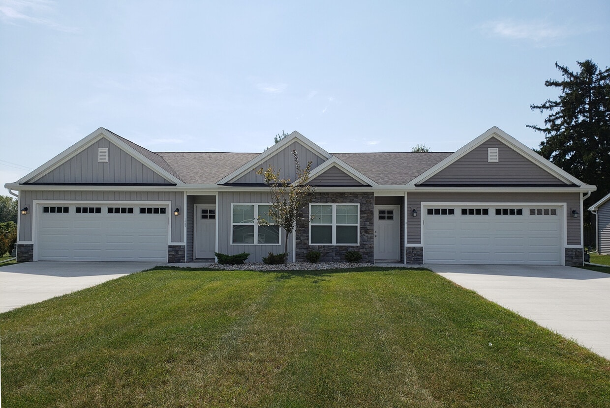 1019 Firecreek Ct, Temperance, MI 48182 Townhome Rentals in