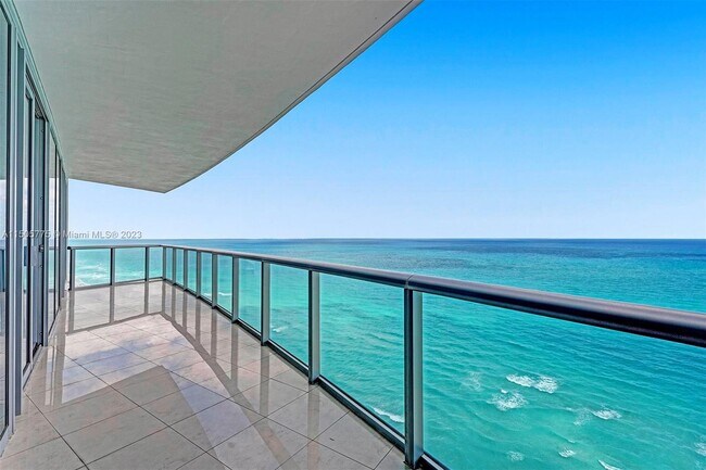 Foto del edificio - 17001 Collins Ave