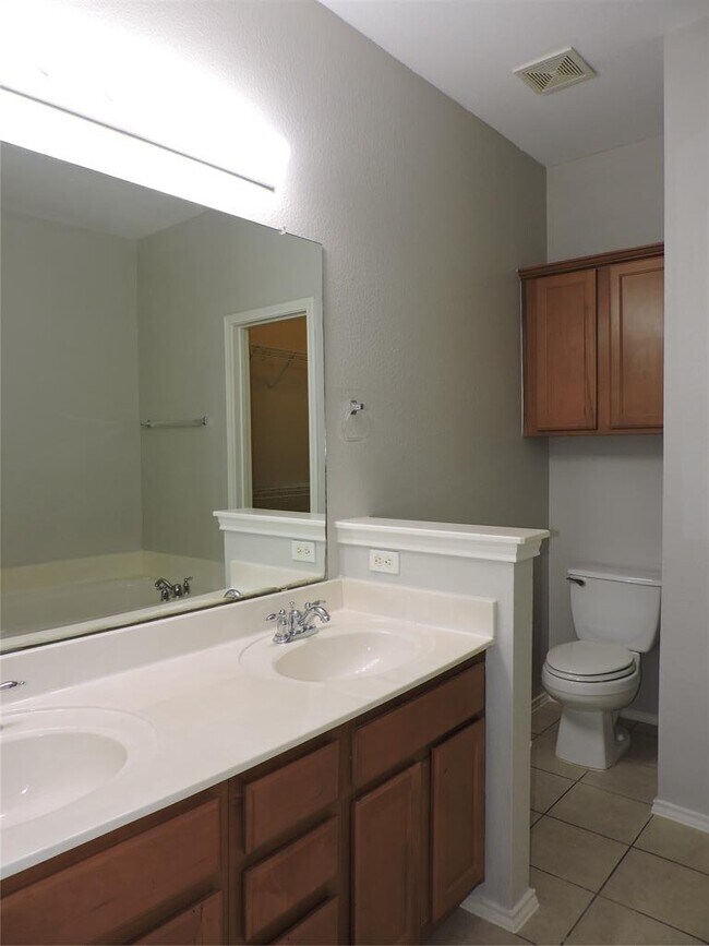 Building Photo - 9201 Brodie Ln