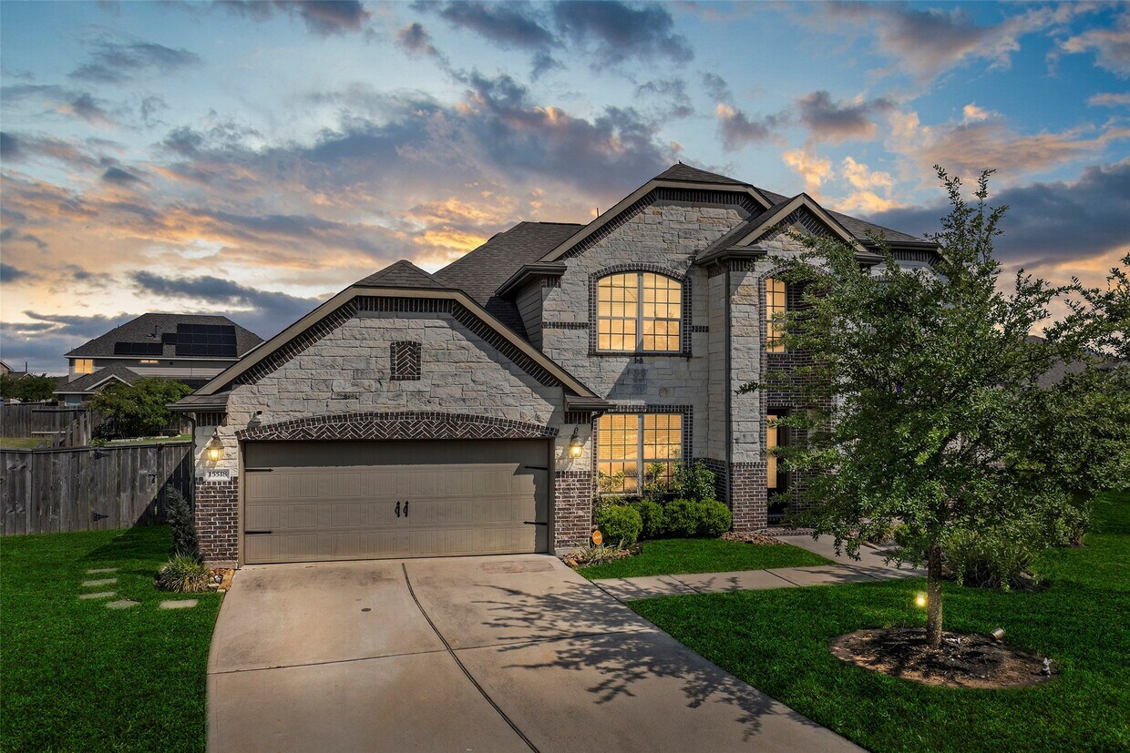 Foto principal - 15518 Montreal Dr