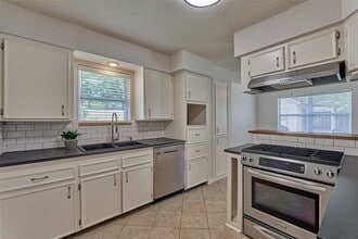Building Photo - 307 Robinwood Dr