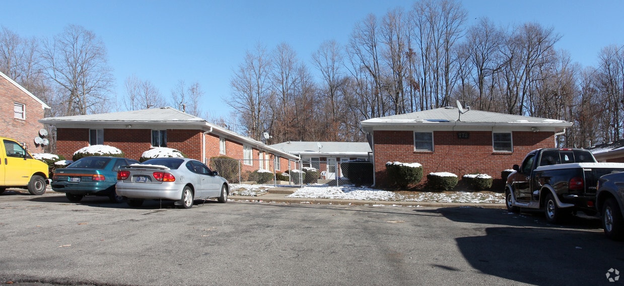 775 Riverside Dr, Greenwood, IN 46142 Apartments in Greenwood, IN
