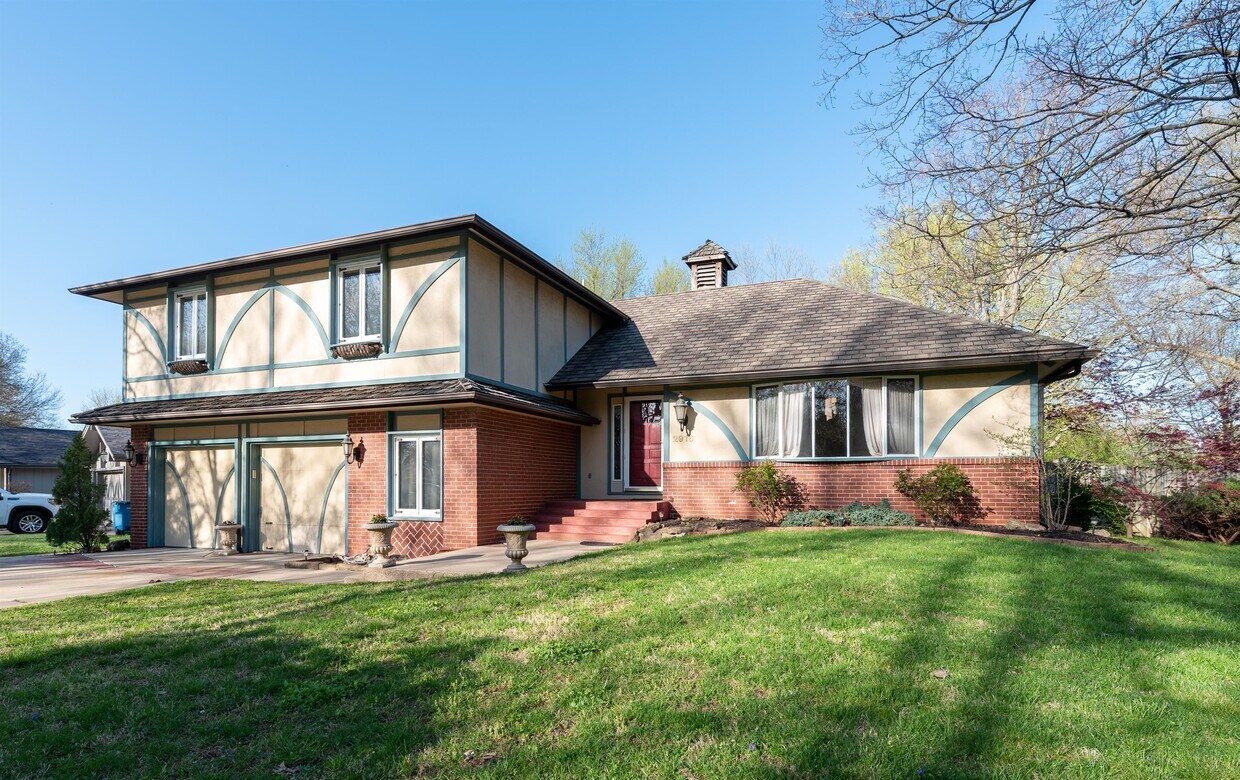Foto principal - 2916 S Rochelle Ave