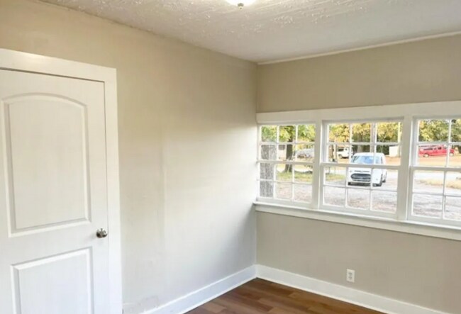 Foto del edificio - 4874 Hale Rd