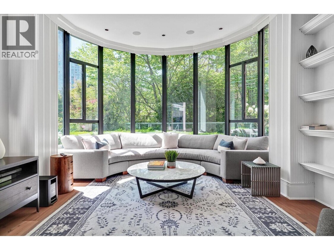 Primary Photo - 281 Smithe St