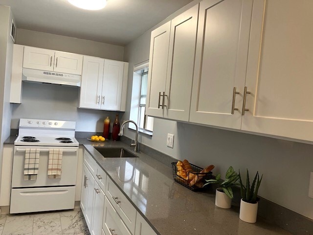 Kitchen - 317 Lake Evelyn Dr