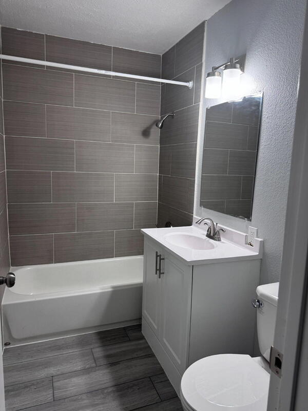 Building Photo - 2445 Town Cir