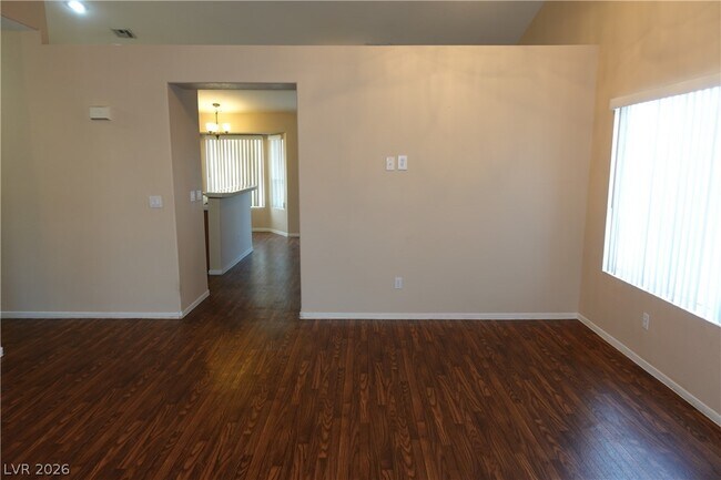 Foto del edificio - 715 Seclusion Glen Ave