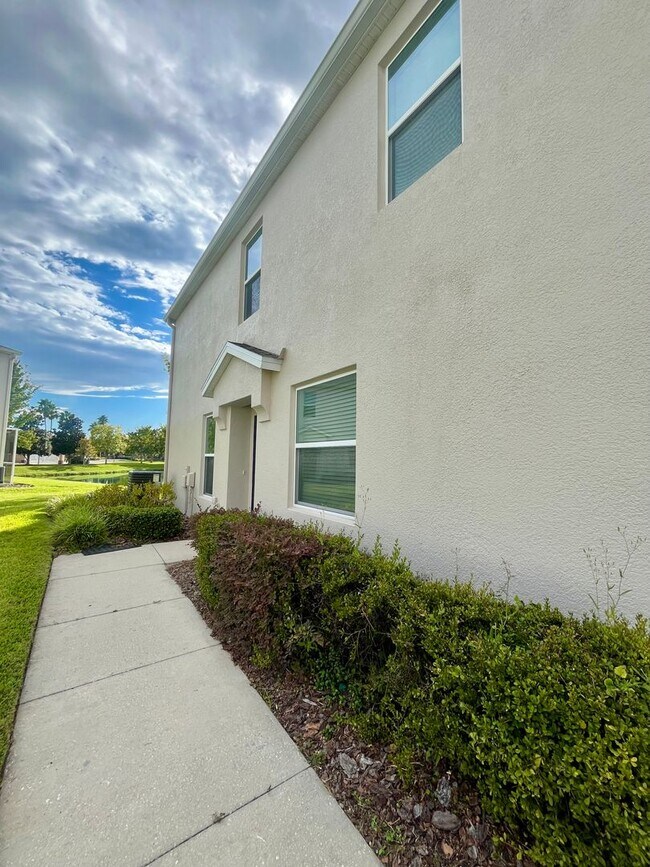 Building Photo - Plant City Townhome!!