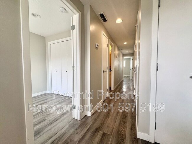 Building Photo - 1265 E 5600 S