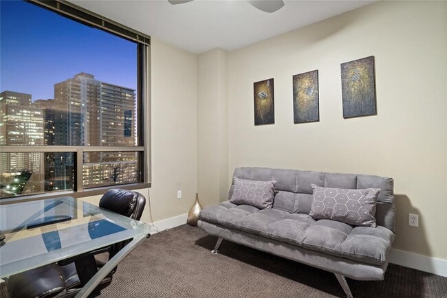Building Photo - 300 Bowie St