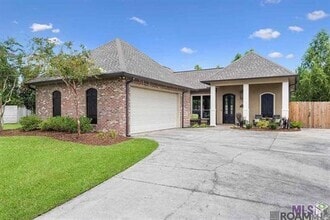 Building Photo - 11279 Hillpark Ave