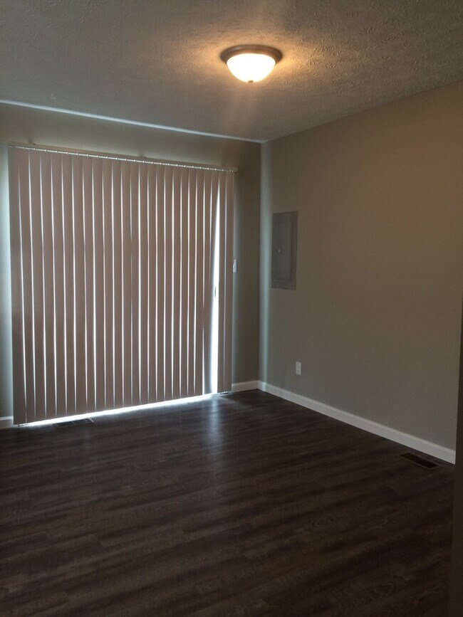 Foto del edificio - 3 bedroom, 1.5 bath town home located on B...
