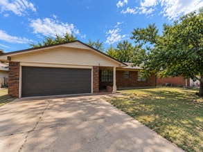 Building Photo - 4629 SE Brighton Pl