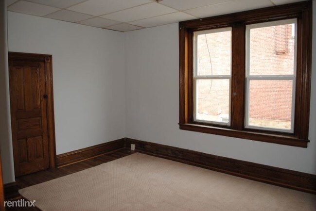 Building Photo - 111 W Wood St