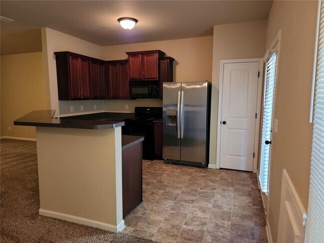 Foto del edificio - 628 Oakside Pl