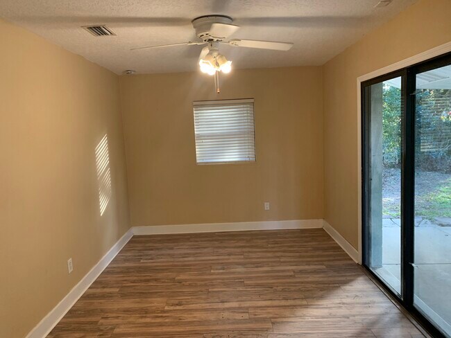 Building Photo - 602 Conrad Ct