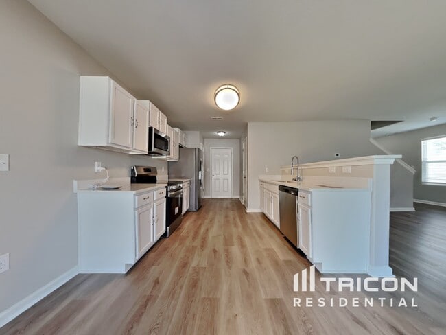 Building Photo - 350 Pillow Ln