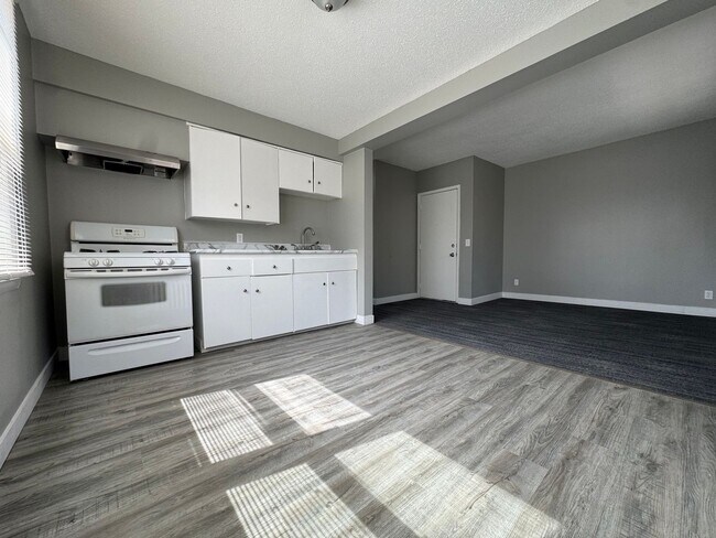 Foto del edificio - 1727 Reaney Ave E