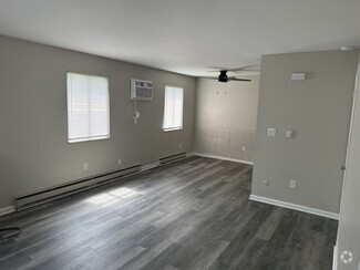 Building Photo - 487 S Main St