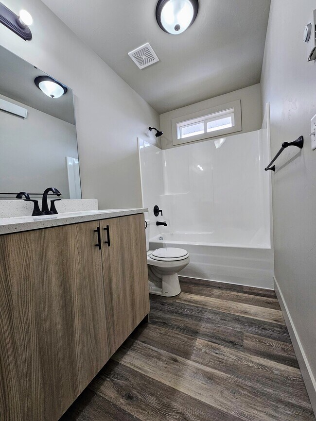Building Photo - Freedom Acres 8-plex
