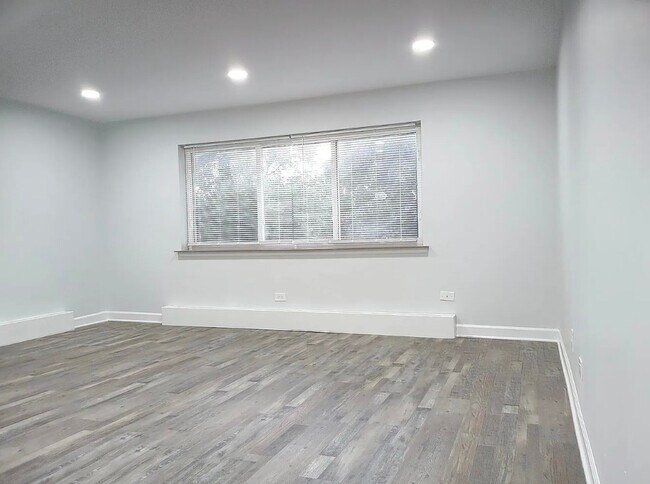 Building Photo - 287 8th St