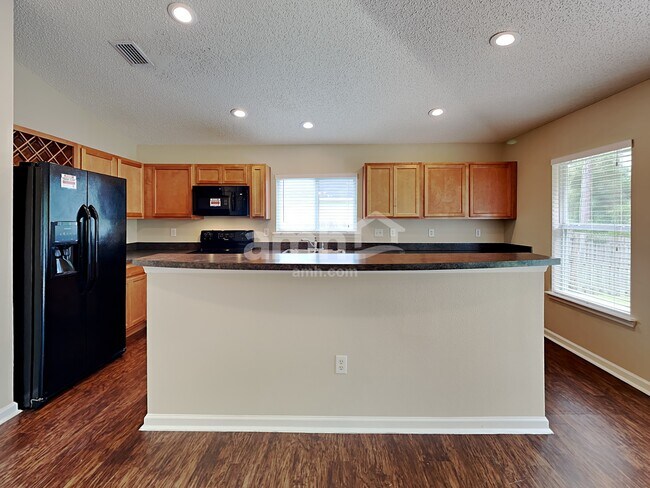 Foto del edificio - 2354 Adams Lake Blvd