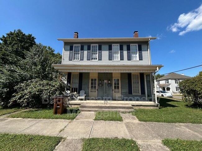 Photo - 315 N 4th St House