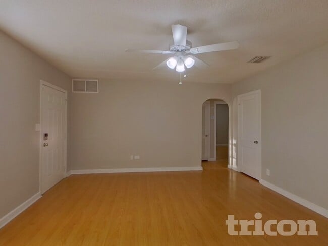 Building Photo - 612 Yelvington Ave