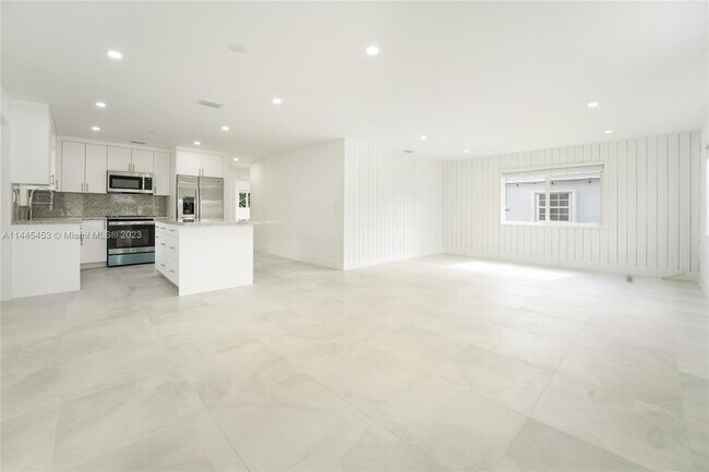 Foto del edificio - 857 W 34th St