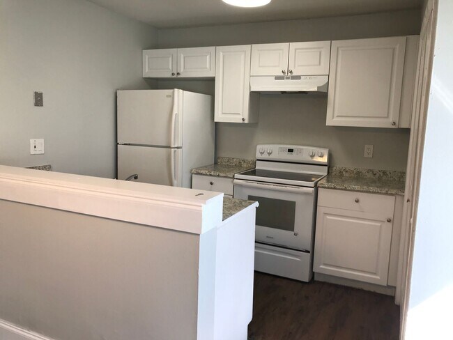 Building Photo - 2 br, 1 bath House - 205 E TIFFANY DR #1