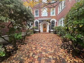 Building Photo - 411 Boylston Ave E