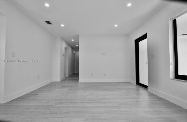 Building Photo - 3018 SW 25th Terrace