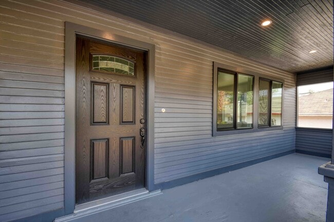 Building Photo - 3172 Cazador St