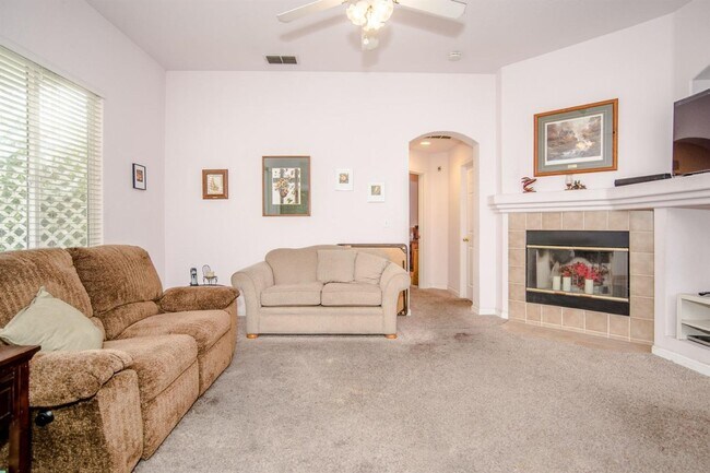 Foto del edificio - Sycamore Ranch 3 bedroom 2 bath FOR RENT
