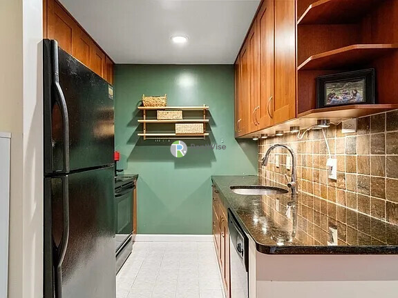 Primary Photo - 350 W 4th St