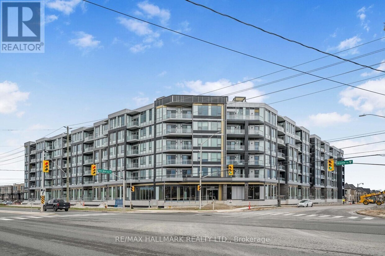 Photo principale - 2501-2501 Saw Whet Blvd.