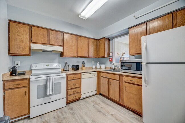 Foto del edificio - 4801-4835 Berwyn House Rd