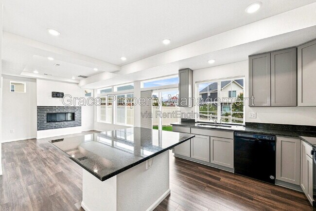 Building Photo - 4553 N Quemoy St
