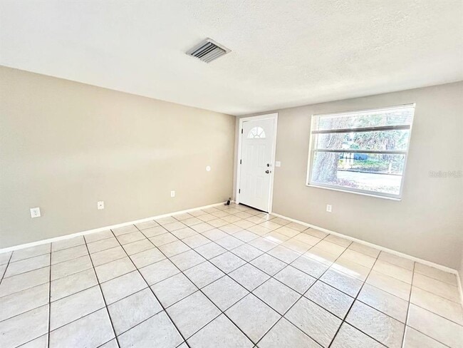 Foto del edificio - 5803 Delaware Ave