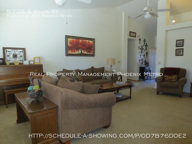 Building Photo - 5 BEDROOM MESA HOME!!