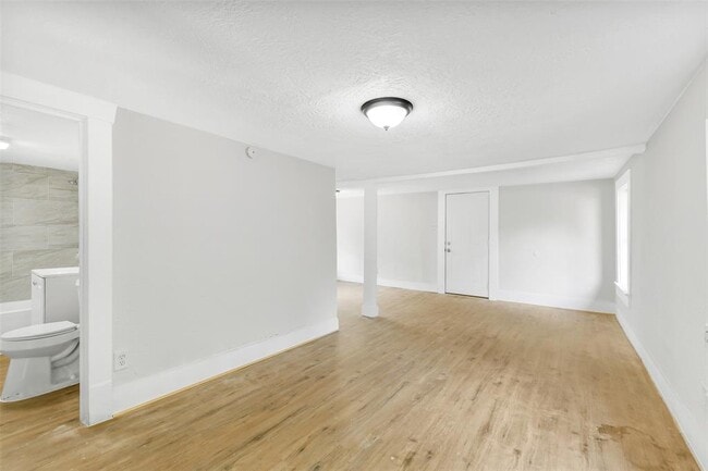 Building Photo - 3307 Broadway St