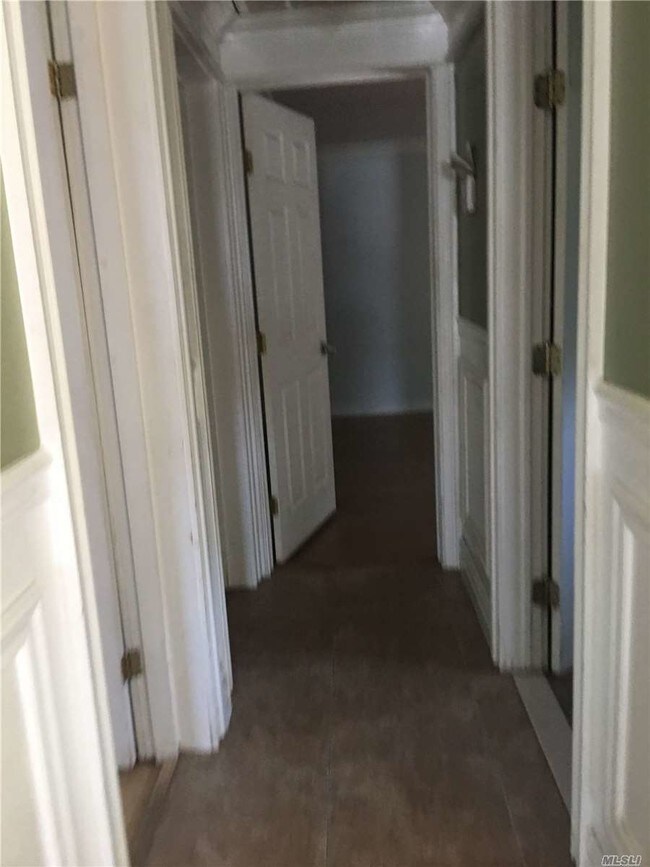 Foto del edificio - 28 Crestwood Dr