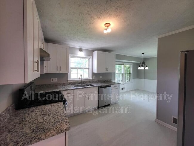 Building Photo - 4548 Shallowford Rd