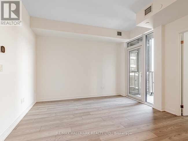 Building Photo - 1007 The Queensway