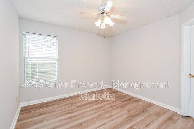 Foto del edificio - 4819 Lake Park Terrace