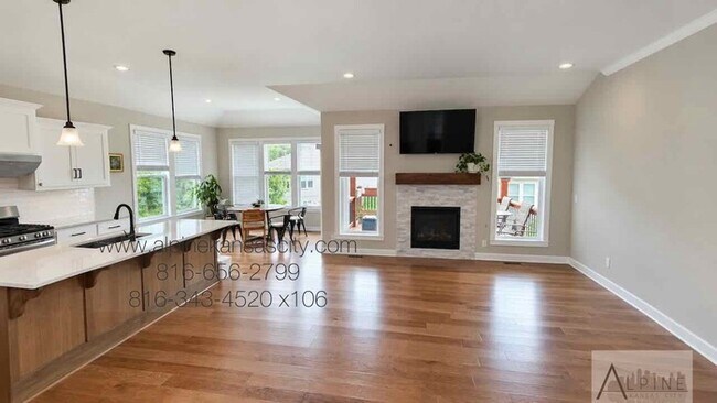 Building Photo - Beautiful Home