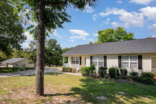 Building Photo - 1348 Hillside Dr