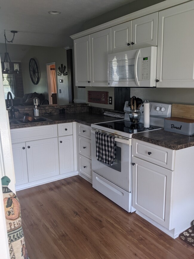 Foto del edificio - 230 Sunview Dr